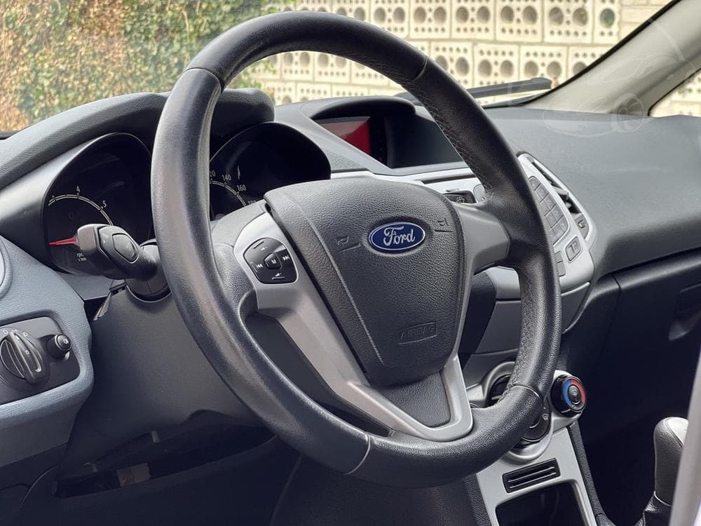 2011 Ford FIESTA - 13