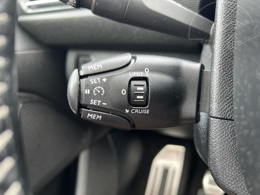 2018 Peugeot 308 - 37