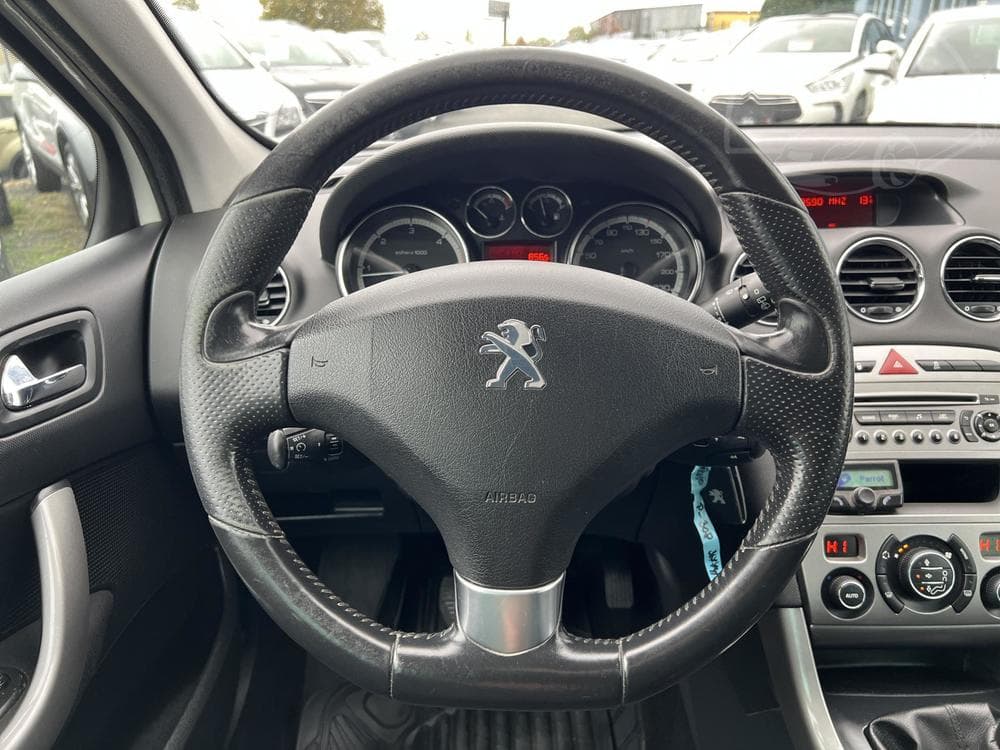 2014 Peugeot 308 - 14