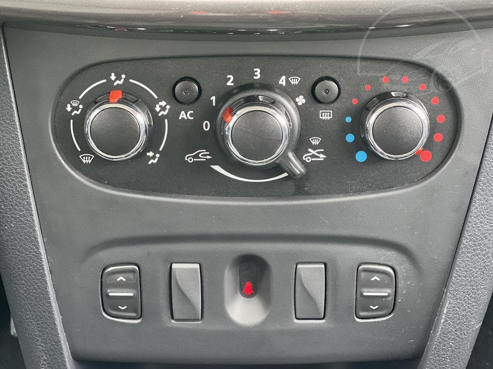 2015 Dacia SANDERO - 14