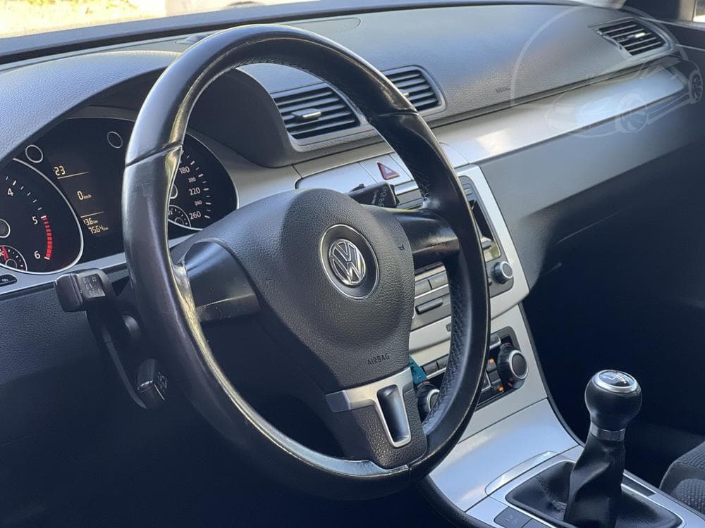 2010 Volkswagen PASSAT - 15
