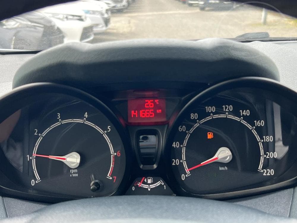 2011 Ford FIESTA - 15