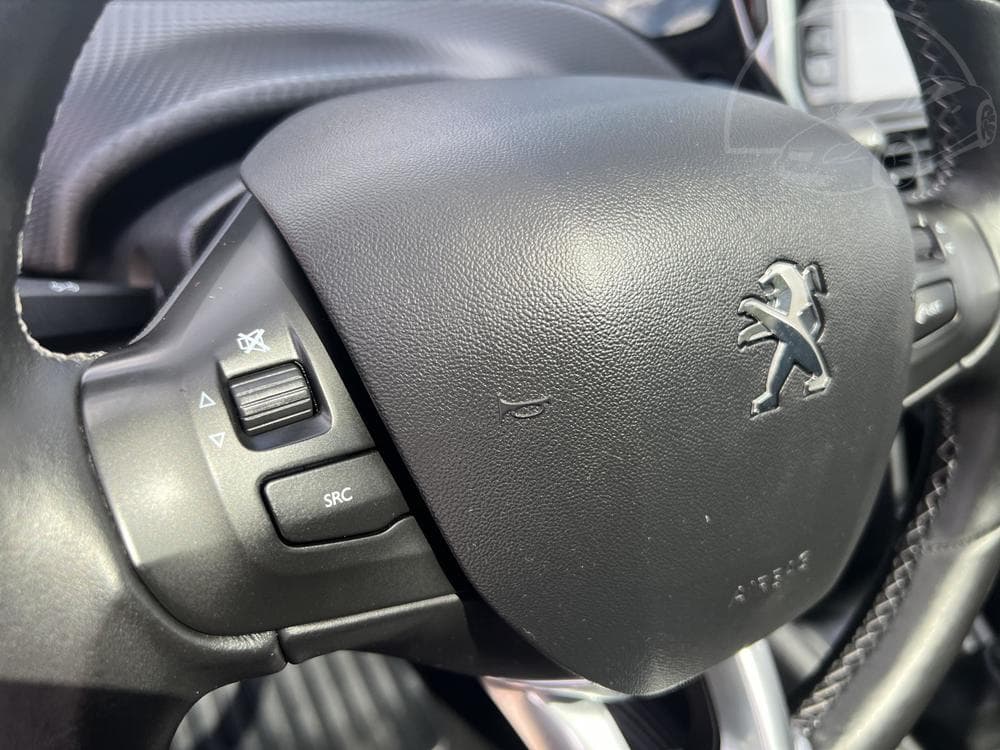 2015 Peugeot 208 - 15