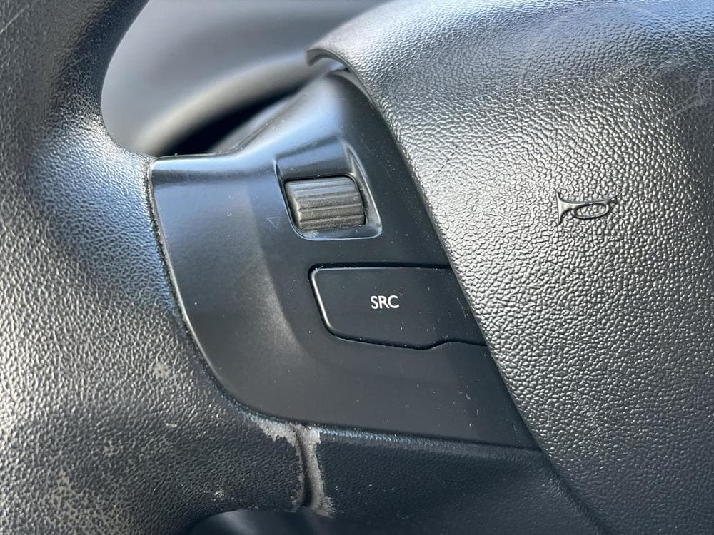 2013 Peugeot 208 - 29