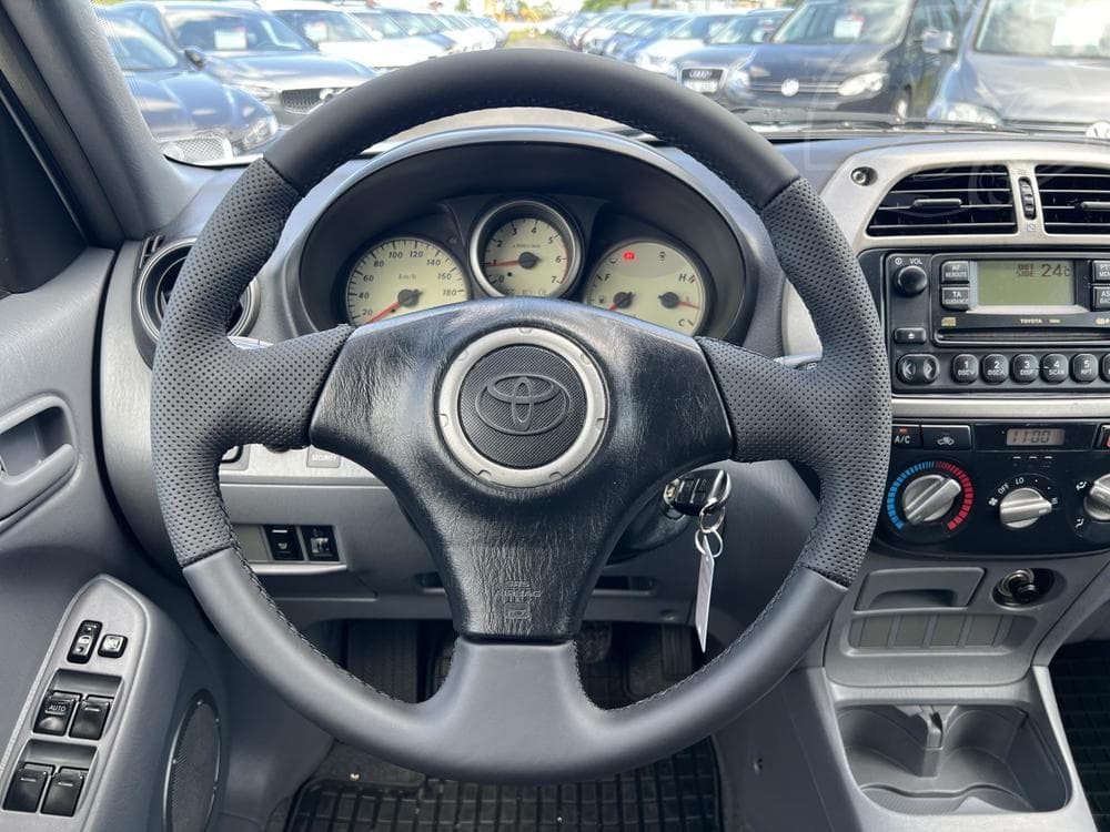 2003 Toyota RAV4 - 15
