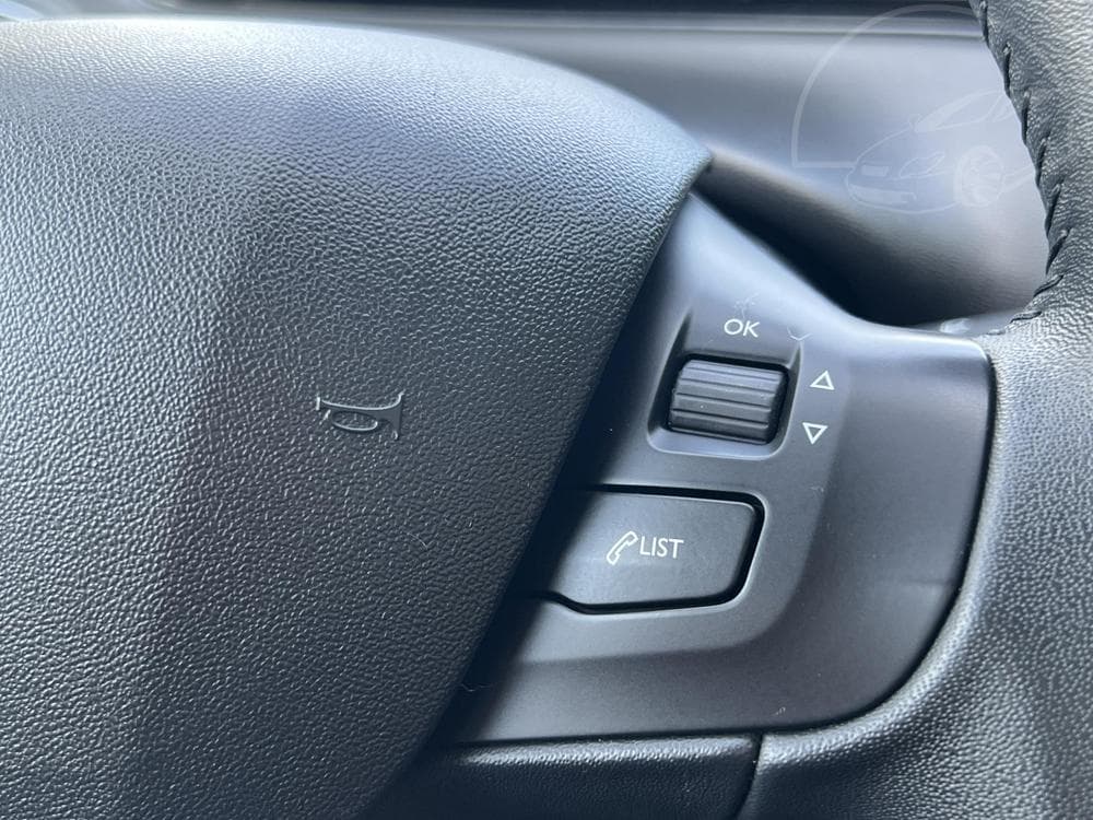 2015 Peugeot 208 - 16