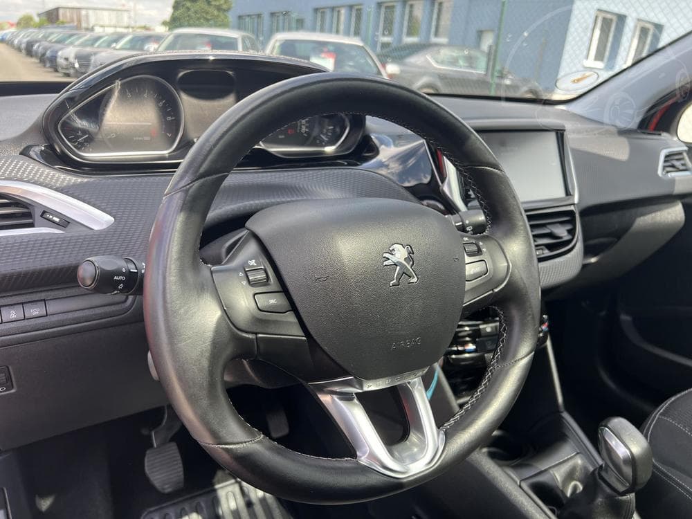 2015 Peugeot 208 - 16