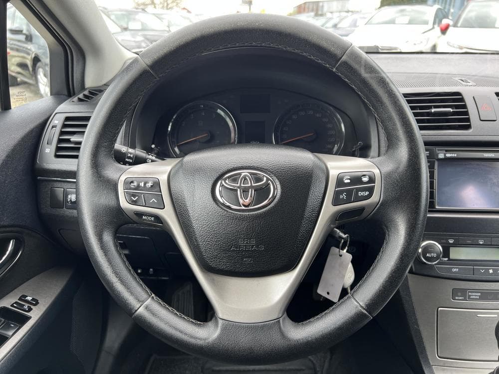 2011 Toyota AVENSIS - 16
