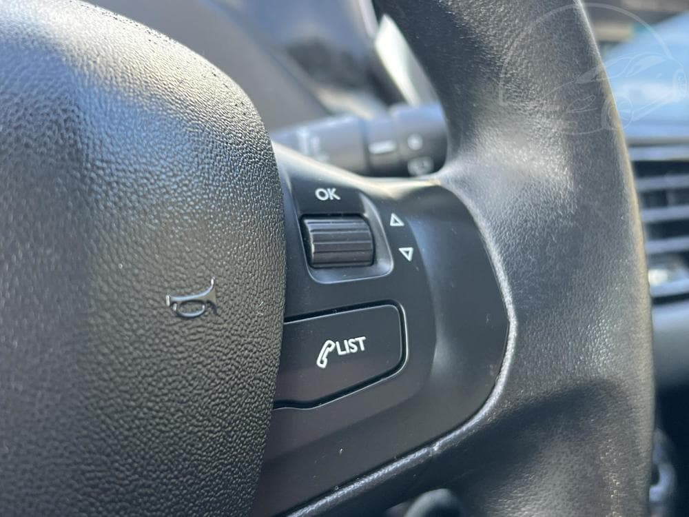 2013 Peugeot 208 - 31