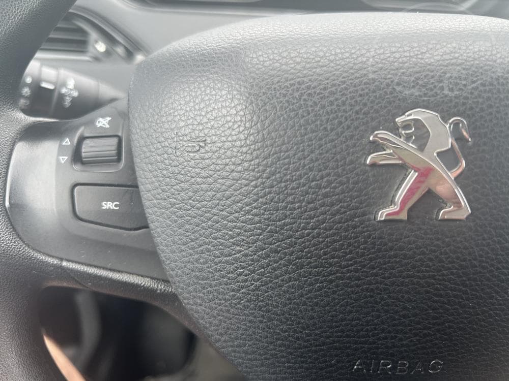 2016 Peugeot 208 - 16