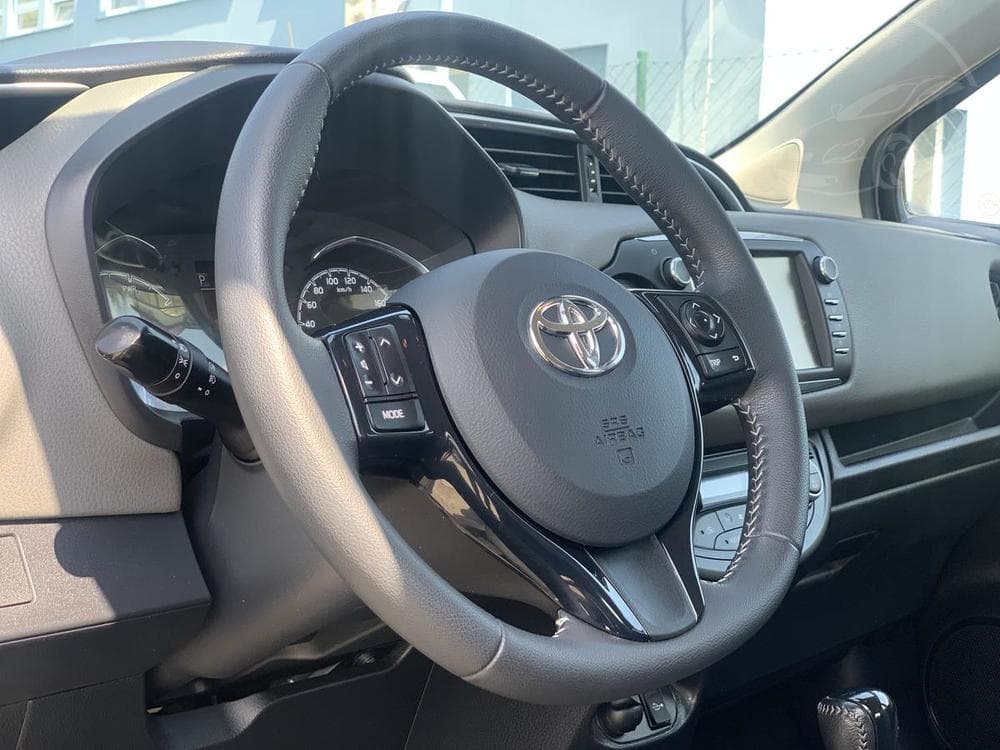 2019 Toyota Yaris - 17