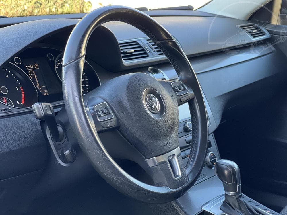 2014 Volkswagen Passat - 17