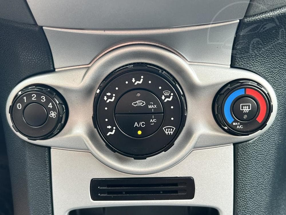 2011 Ford FIESTA - 17