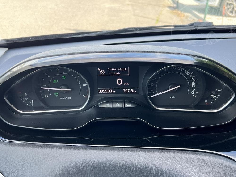 2015 Peugeot 208 - 17