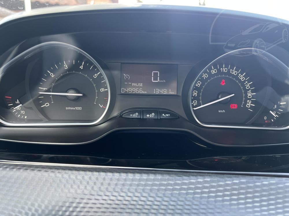 2015 Peugeot 208 - 17