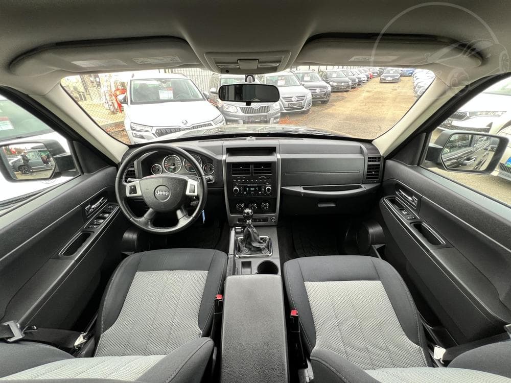 2010 Jeep CHEROKEE - 17