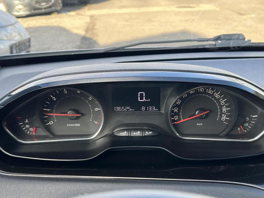 2013 Peugeot 208 - 33