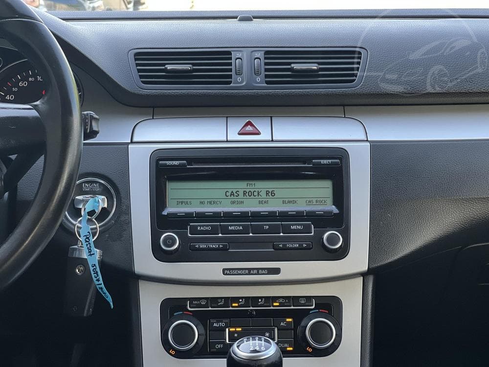 2010 Volkswagen PASSAT - 18