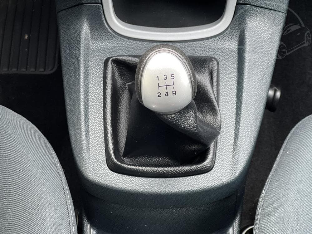 2011 Ford FIESTA - 18