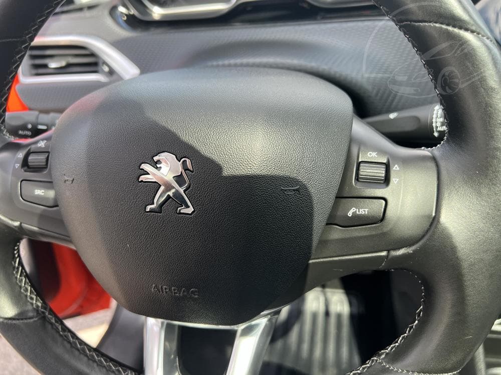 2015 Peugeot 208 - 18