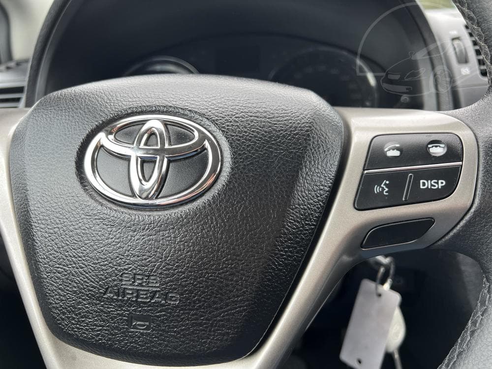 2011 Toyota AVENSIS - 18