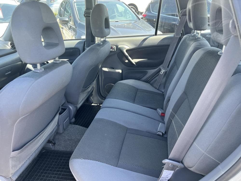 2003 Toyota RAV4 - 18