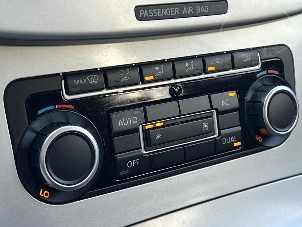 2010 Volkswagen PASSAT - 19