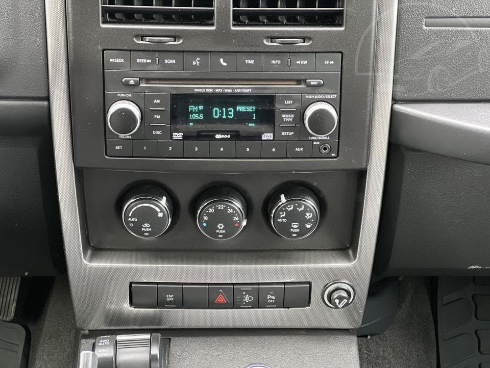 2010 Jeep CHEROKEE - 19