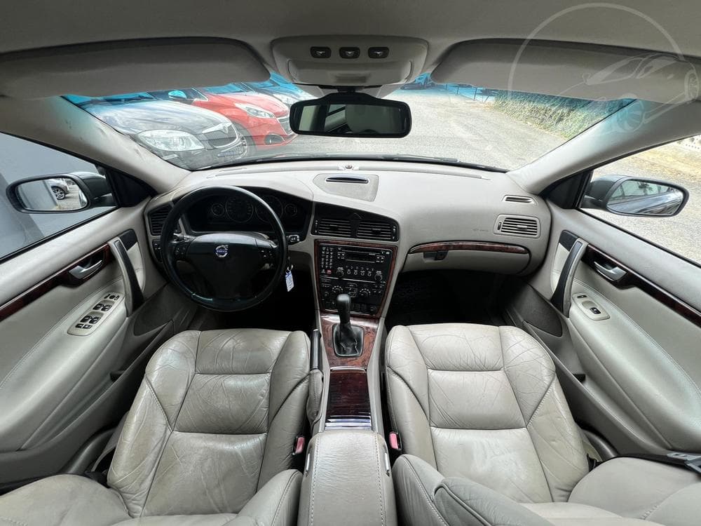 2005 Volvo V70 - 19