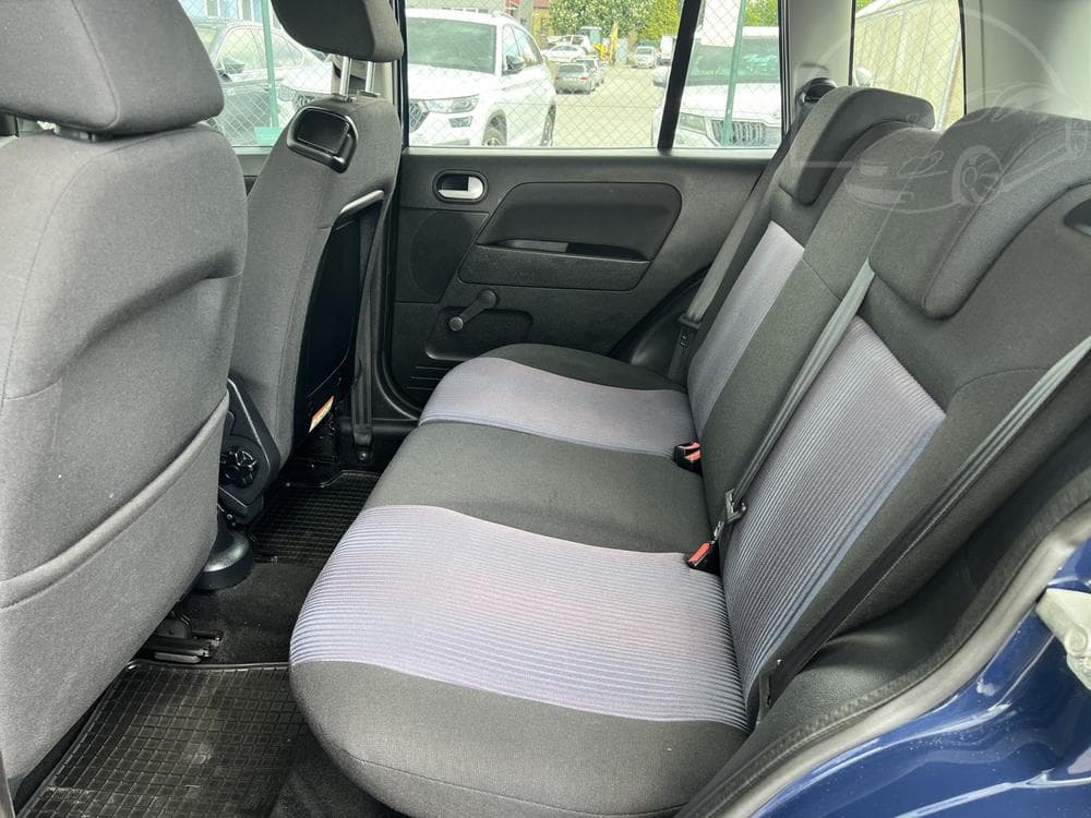 2011 Ford FUSION - 19