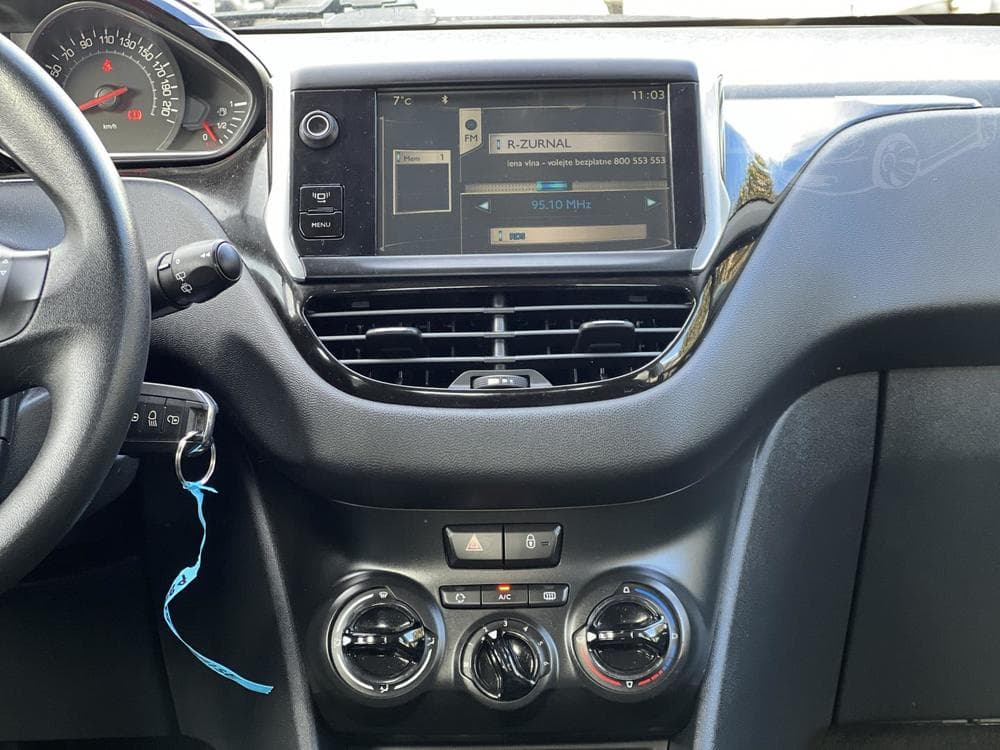 2013 Peugeot 208 - 37