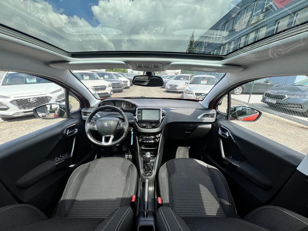 2015 Peugeot 208 - 20