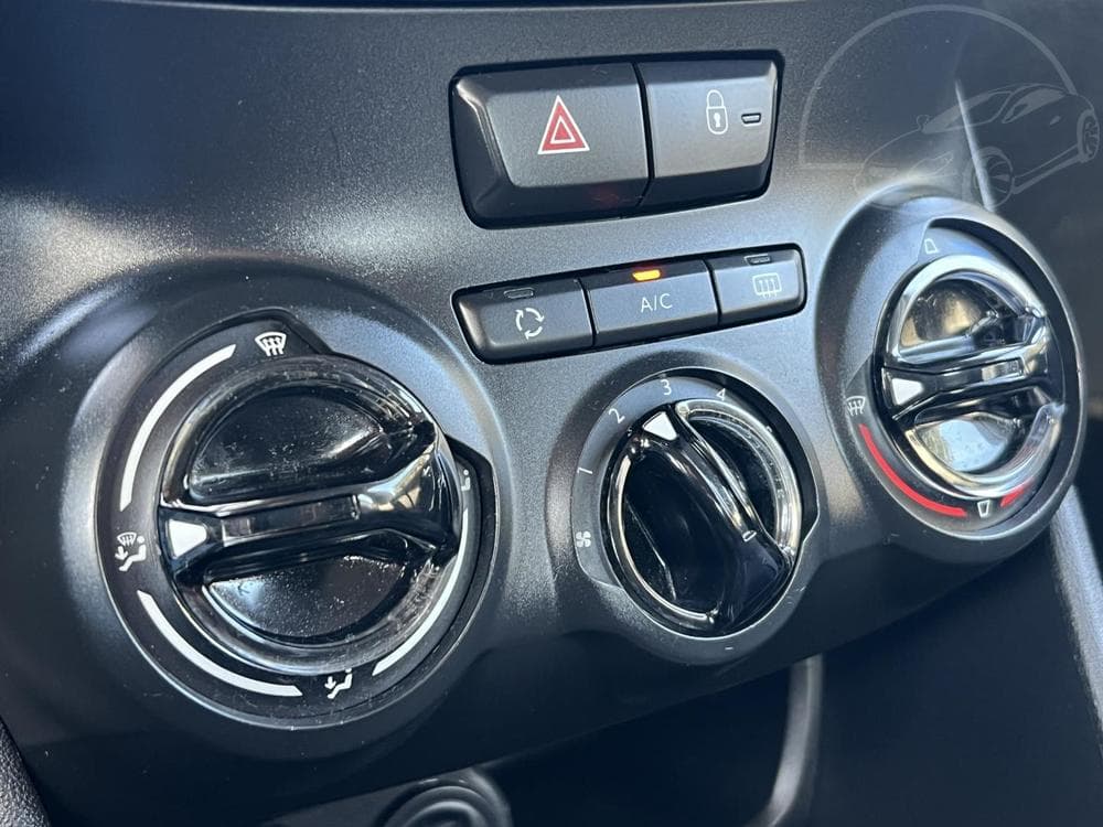 2013 Peugeot 208 - 39