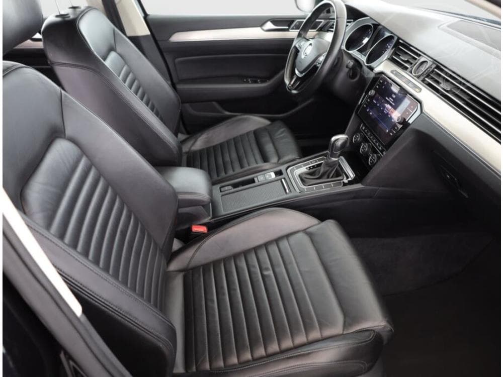 2018 Volkswagen PASSAT - 19