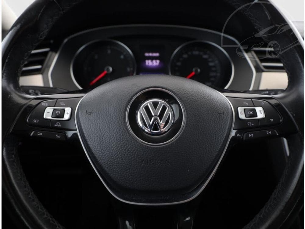 2018 Volkswagen PASSAT - 22