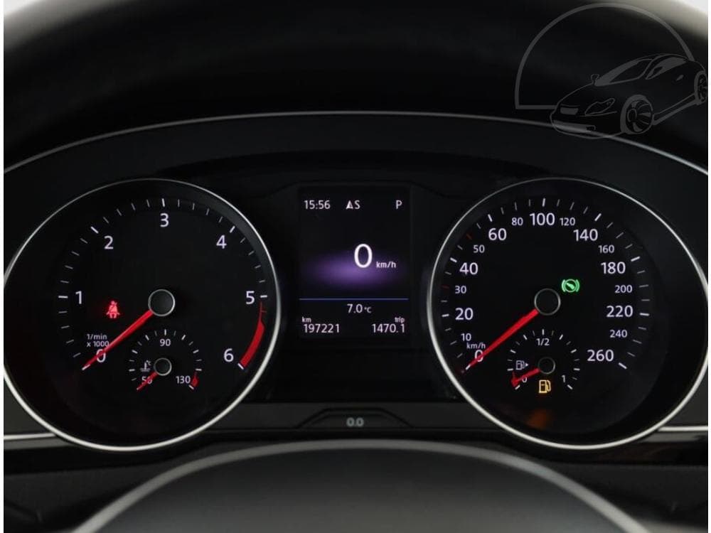 2018 Volkswagen PASSAT - 25
