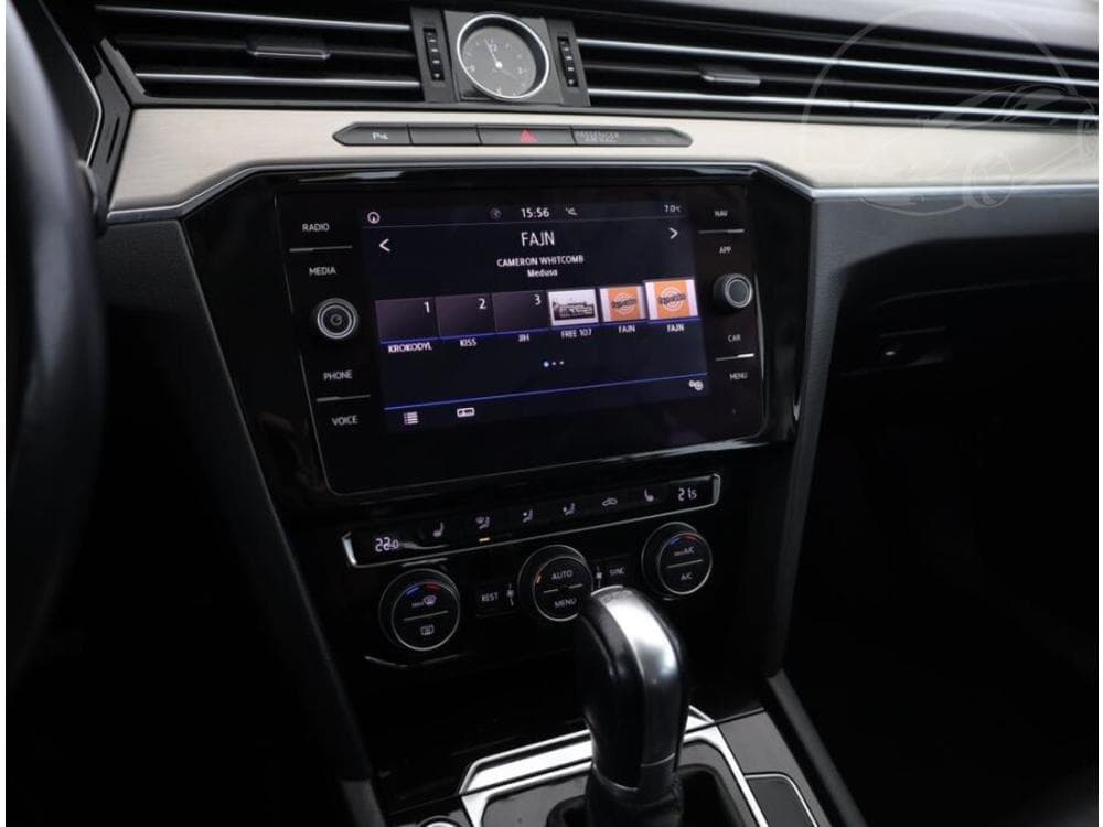 2018 Volkswagen PASSAT - 28