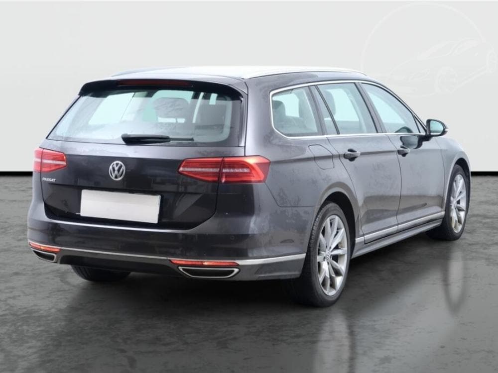 2018 Volkswagen PASSAT - 9