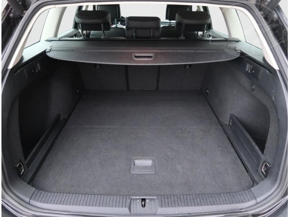 2018 Volkswagen PASSAT - 27
