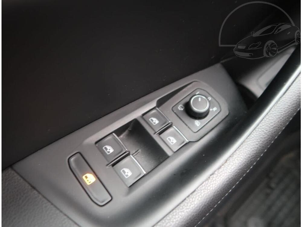 2018 Volkswagen PASSAT - 29