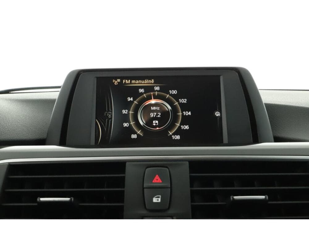 2017 BMW 3-Series - 12