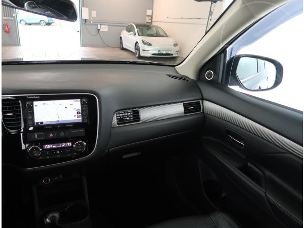 2015 Mitsubishi Outlander - 8