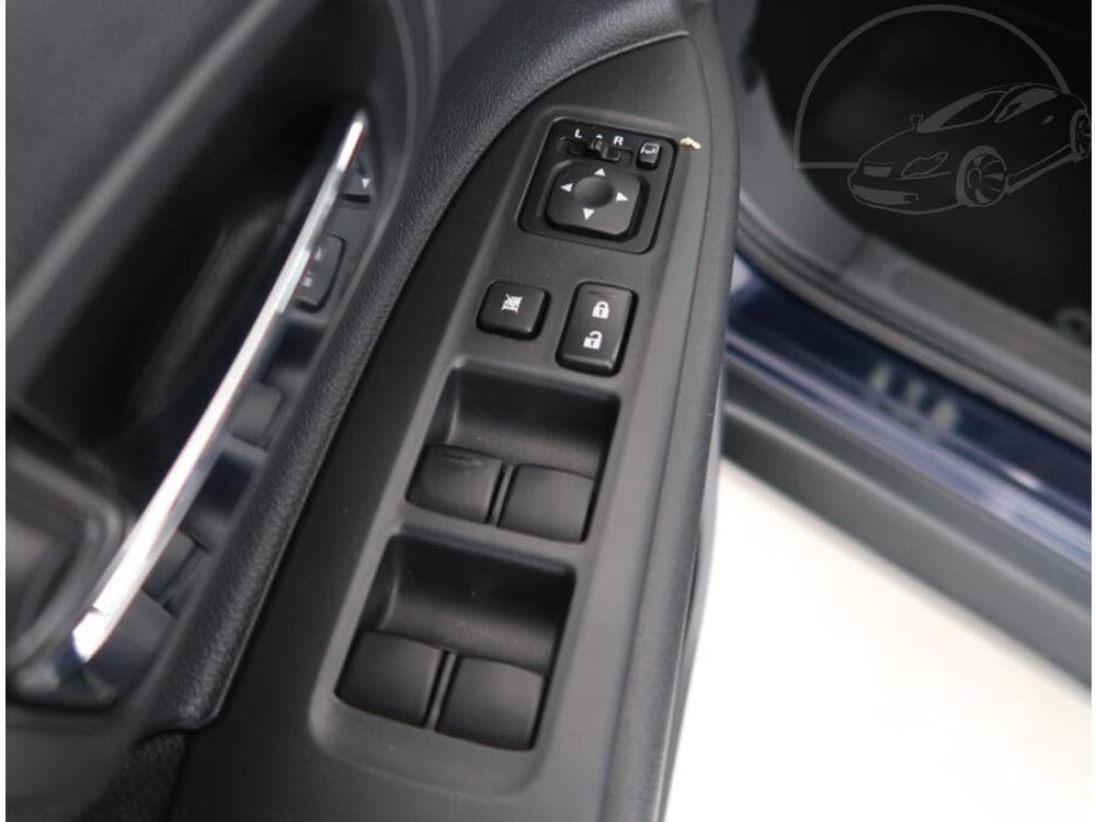 2015 Mitsubishi Outlander - 11