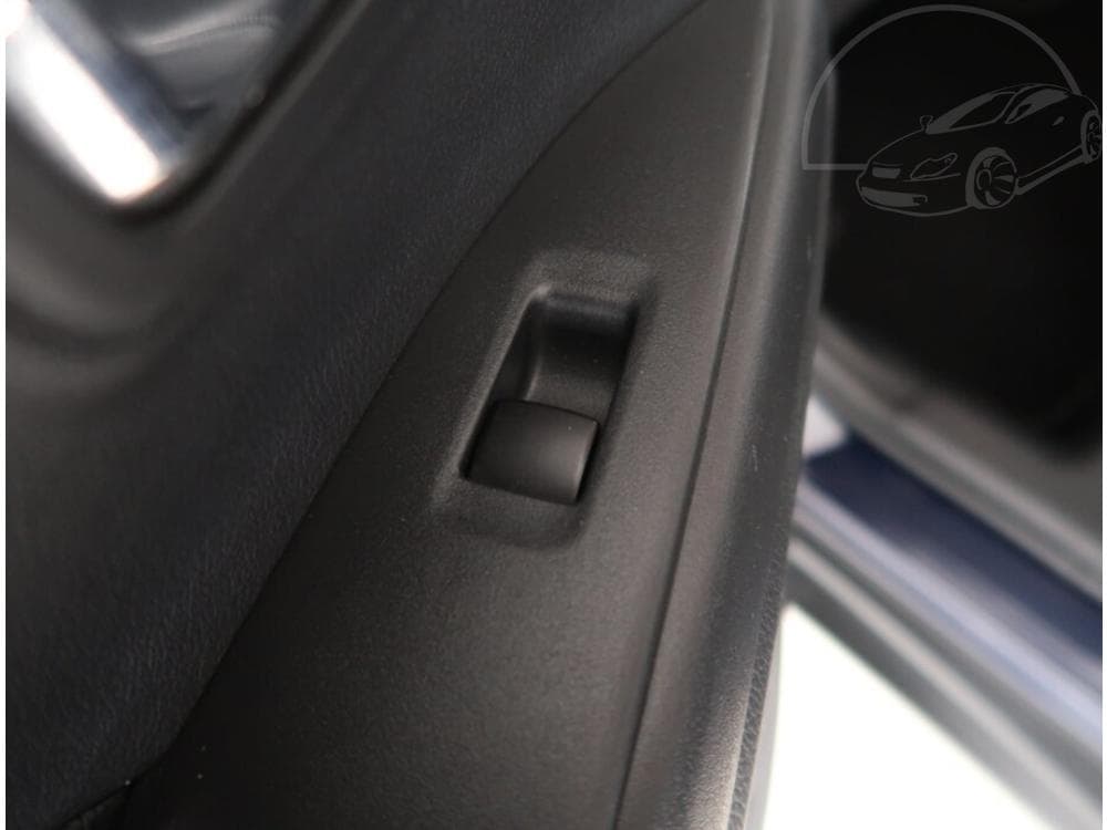 2015 Mitsubishi Outlander - 12