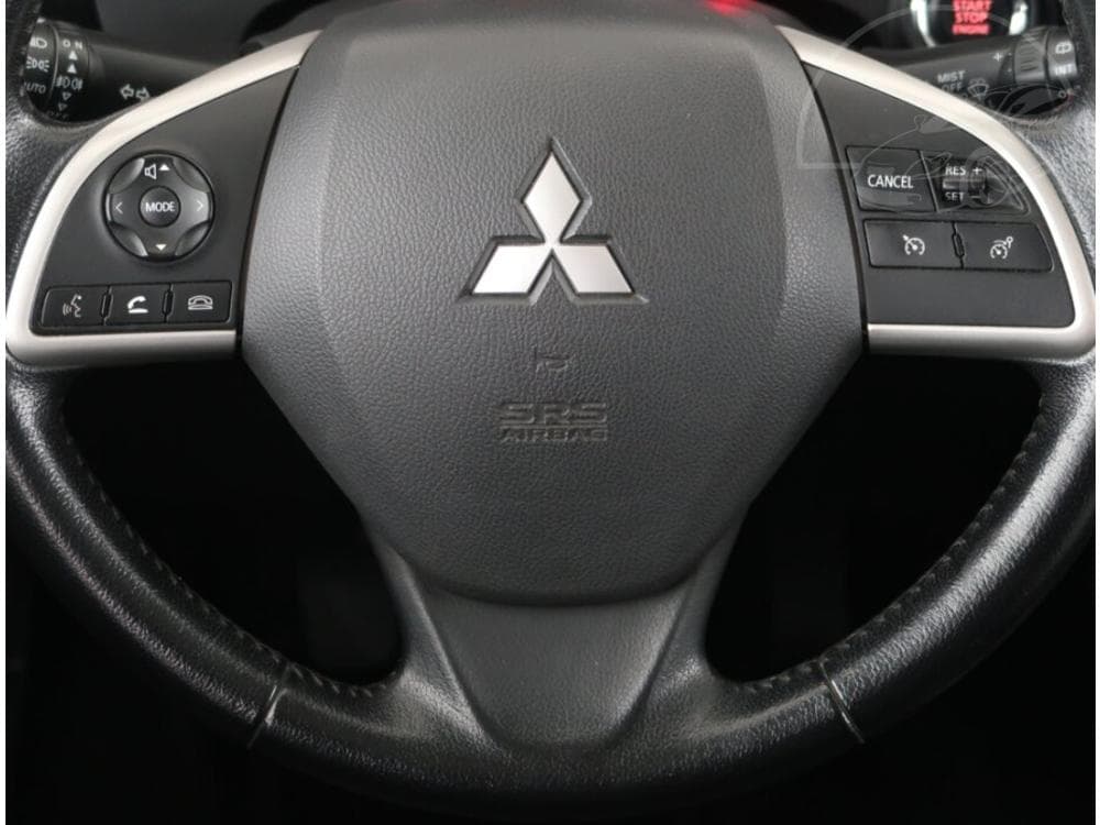 2015 Mitsubishi Outlander - 15