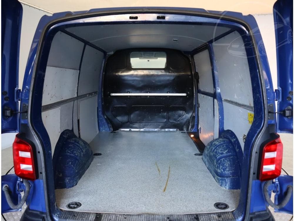 2016 Volkswagen Transporter - 10