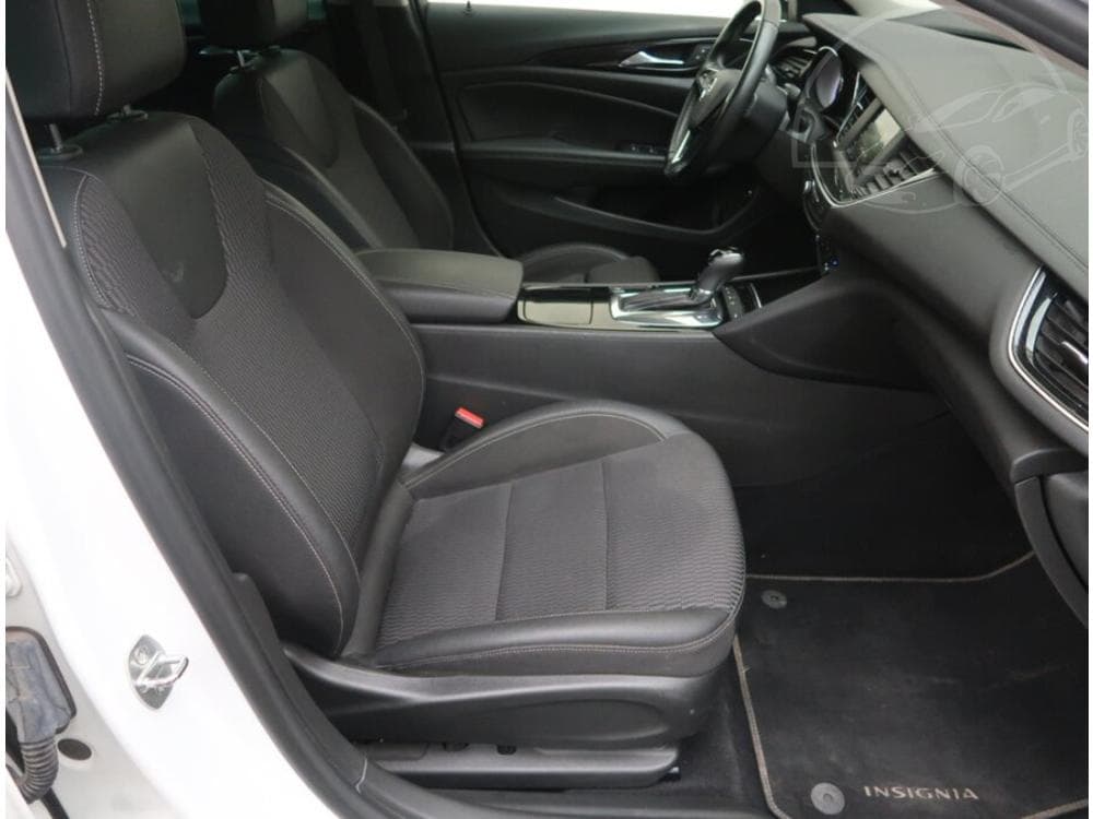 2019 Opel INSIGNIA - 17