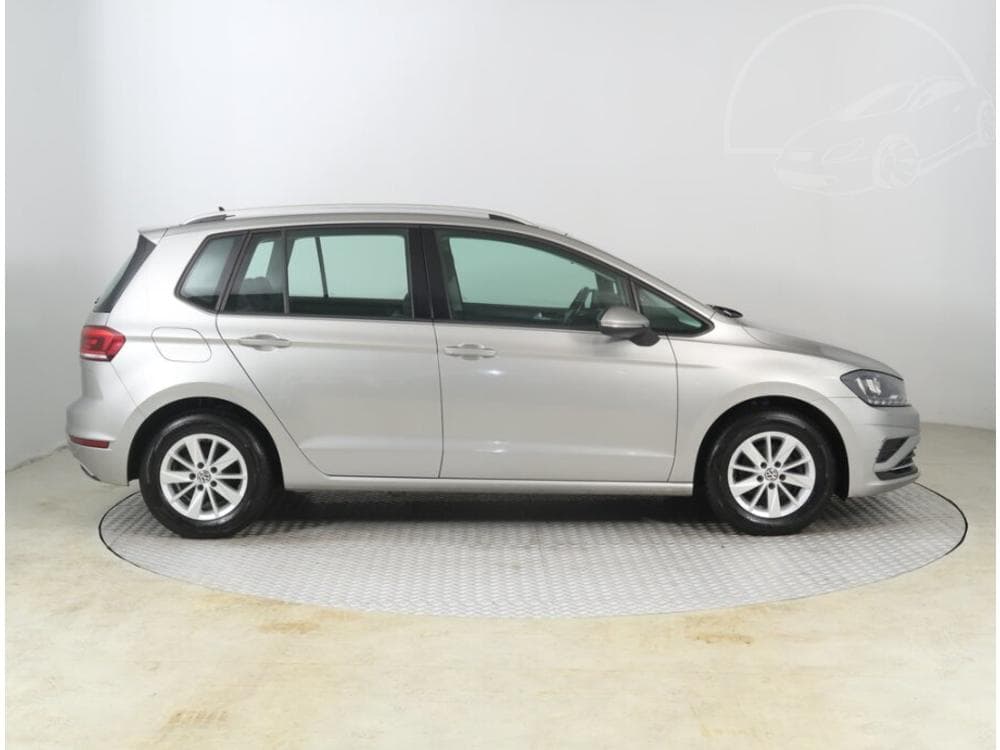 2018 Volkswagen Golf - 11