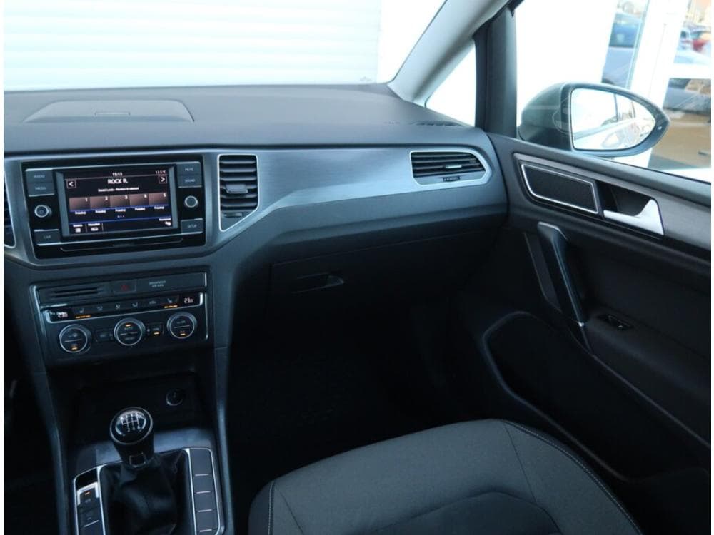 2018 Volkswagen Golf - 15