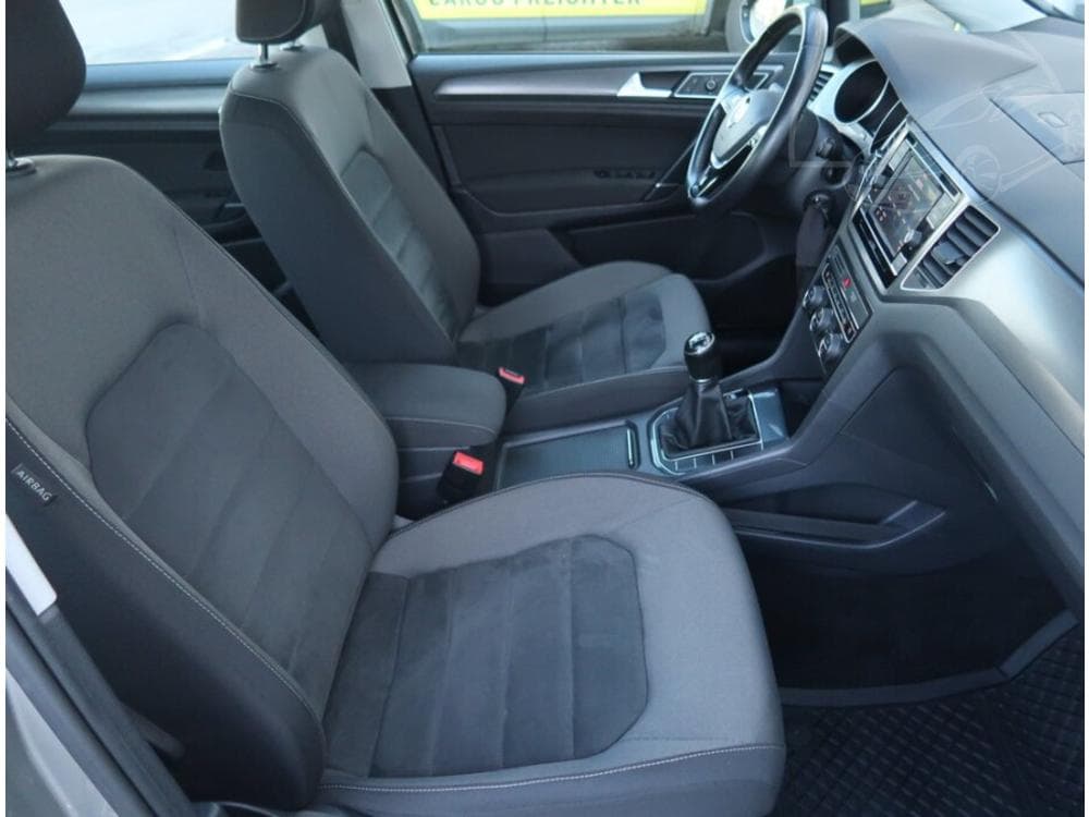 2018 Volkswagen Golf - 17